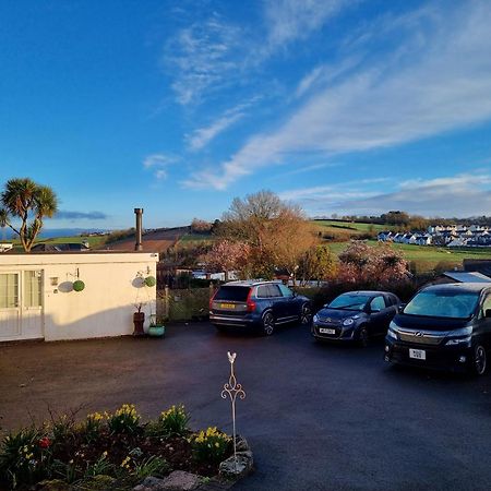 Lovely Private Studio Room With Own Kitchen And Bathroom. Set In The Popular Area Of Shiphay In Torquay And Only A Short Walk From Torbay Hospital Bagian luar foto