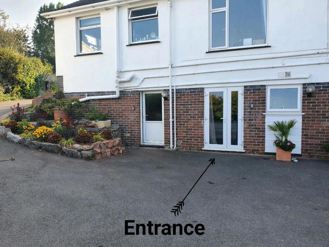 Lovely Private Studio Room With Own Kitchen And Bathroom. Set In The Popular Area Of Shiphay In Torquay And Only A Short Walk From Torbay Hospital Bagian luar foto