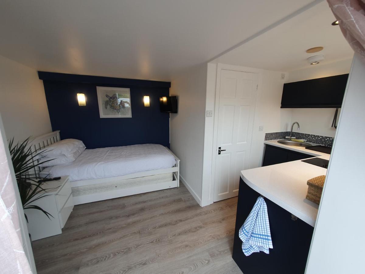 Lovely Private Studio Room With Own Kitchen And Bathroom. Set In The Popular Area Of Shiphay In Torquay And Only A Short Walk From Torbay Hospital Bagian luar foto
