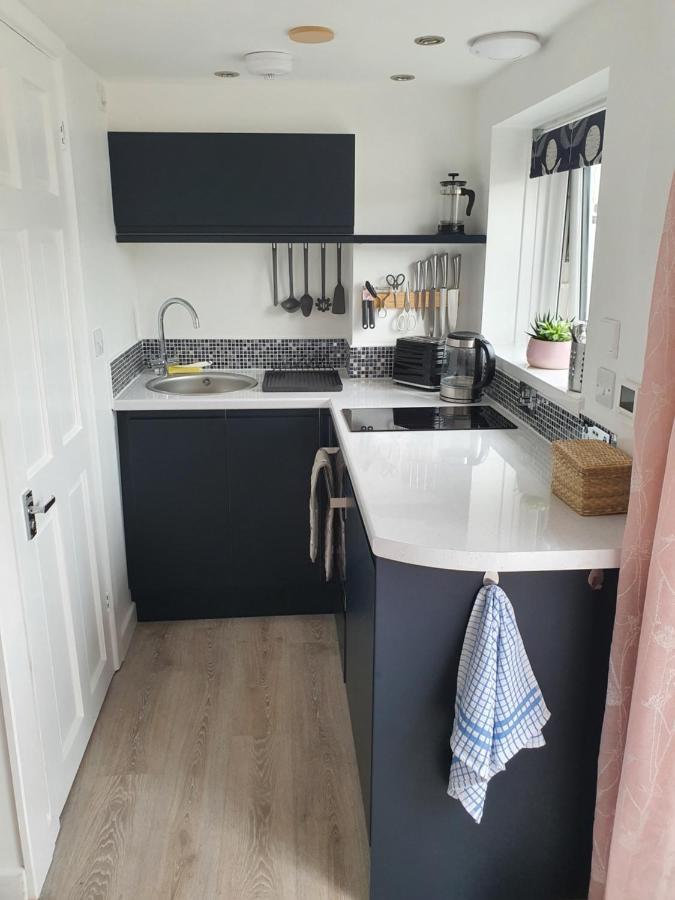 Lovely Private Studio Room With Own Kitchen And Bathroom. Set In The Popular Area Of Shiphay In Torquay And Only A Short Walk From Torbay Hospital Bagian luar foto